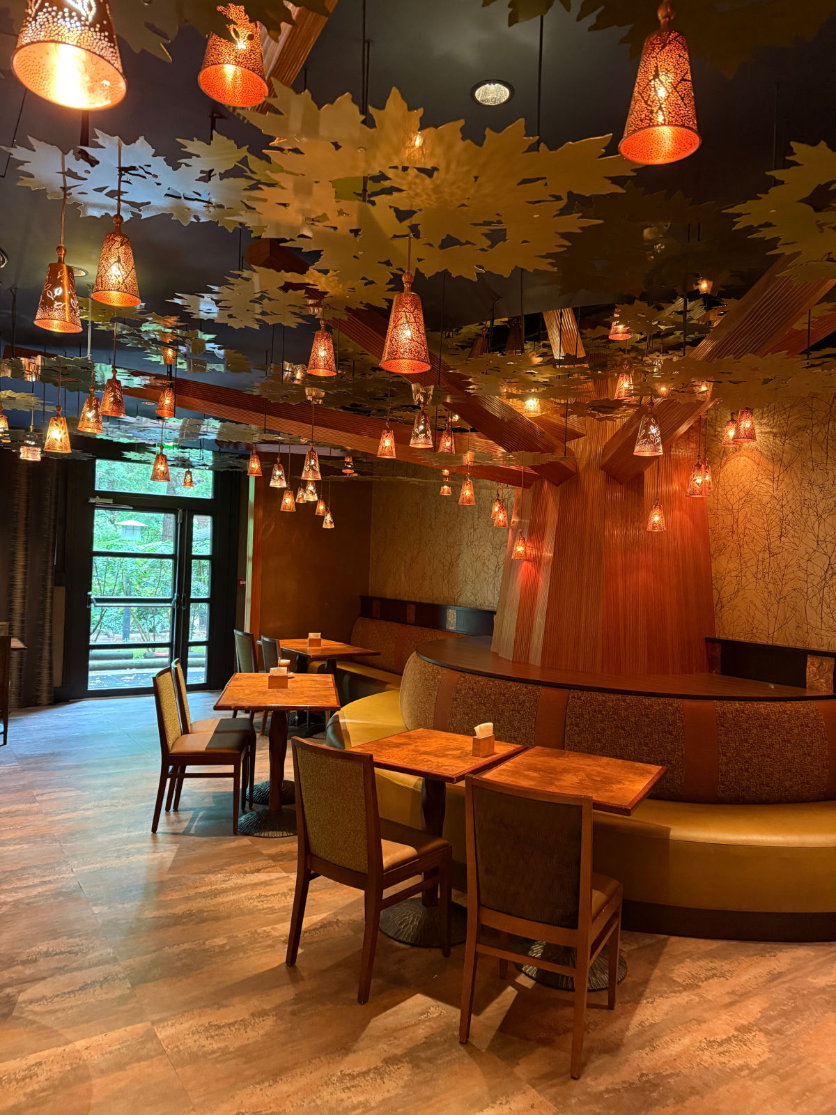 Forrest club dining room in the Sequoia Lodge.